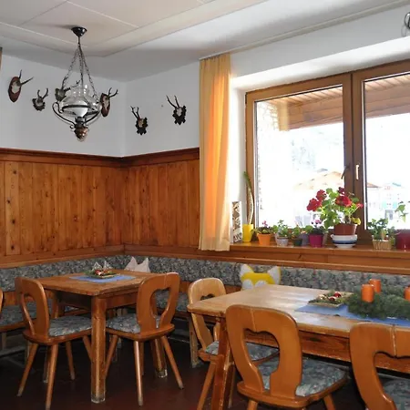 ホテル Tauernpasshoehe オーバータウエルン